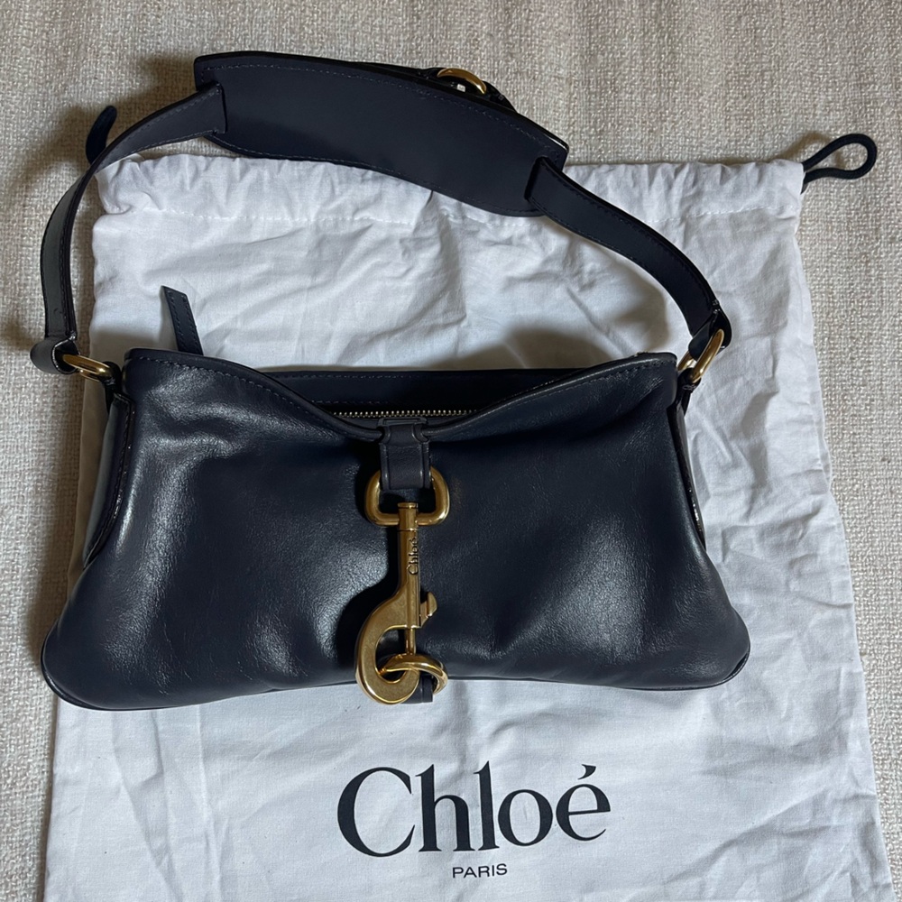 Chic Navy Black Leather Shoulder Bag NEW!!! - Picture 2 of 3